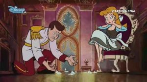 ميكي ماوس في كعكة الكرواصونس